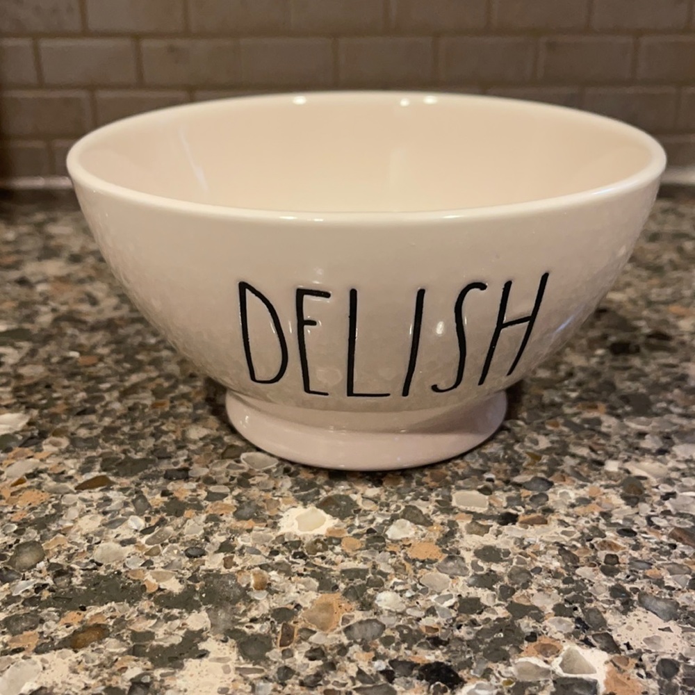 Rae Dunn “DELISH” bowl